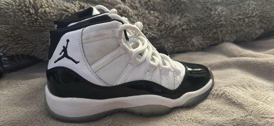 concord 11s  size 5.5Y