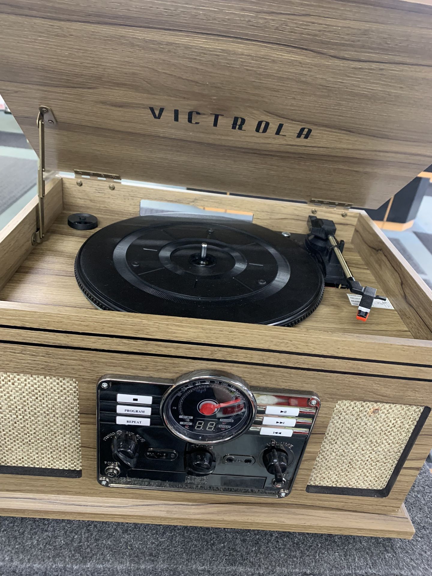 Victrola Radio ( 839170-1)