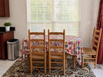 Dinning table and 4 chairs with two leaf extensions