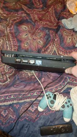 Black ps4 1tb controller and power cable
