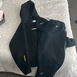 Nike sweater and pans the pair