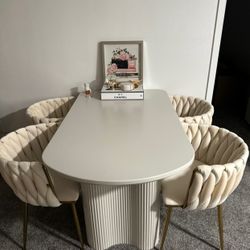 Dine In Table Perfect Standing Almost New 