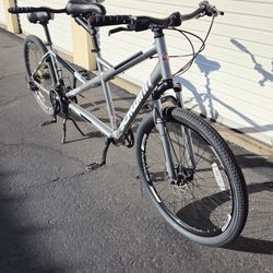 Schwinn Twinn Tandem Bike, 26 Inch Bike for Women and Men, 21-Speed Two Seater Bicycle, Fits Two Comfortably, Mechanical Disc Brakes, Plush Fitness Se