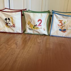 Disney Stirage Cubes 