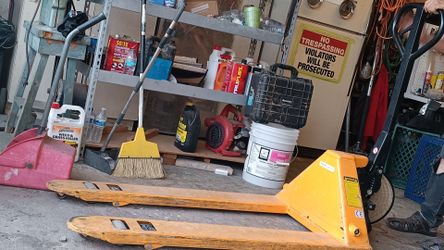 Pallet jacks
