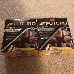2 Futuro Wrist Performance Comfort Support