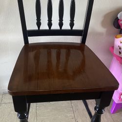 Table with 4 chairs