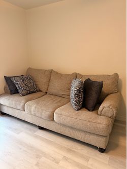 Matching Sofa & Loveseat