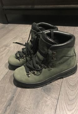 L.L Bean women hiking boots size 6