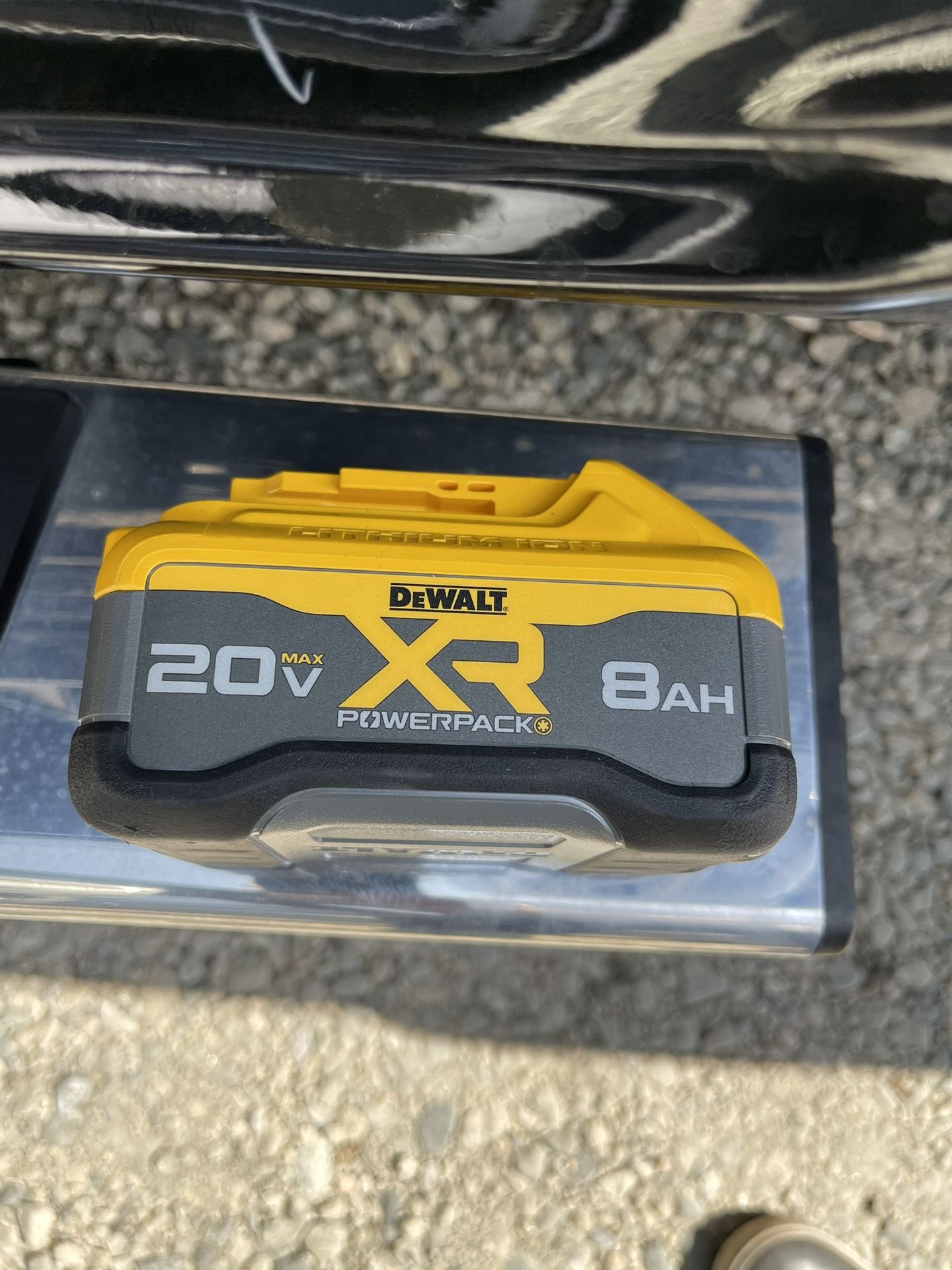 GOOD CONDITION DEWALT 20-Volt MAX XR Lithium-Ion 8.0 Ah Battery