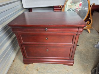 Cherry Wood 3-Drawer cabinet