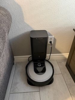 iRobot Roomba i7 Vacuum