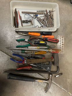 Mixed Hand Tool Lot – Screwdrivers, Pliers, Hammers & More