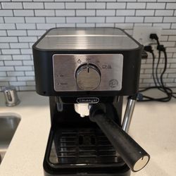 Stillosa Espresso Machine by Delonghi
