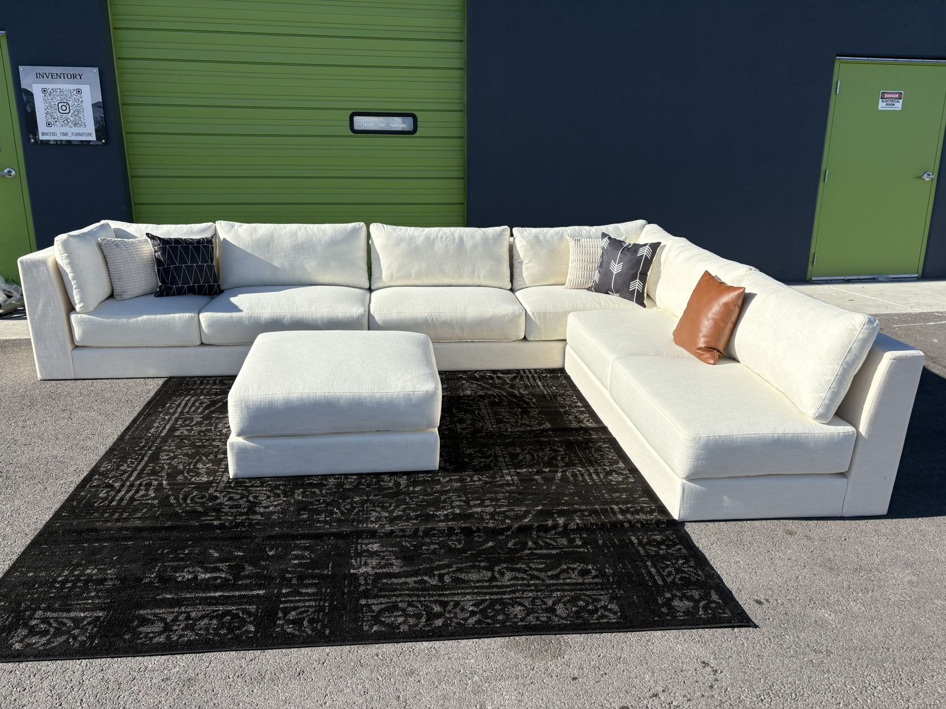 Like New U or L Shaped Sectional (Free Delivery)