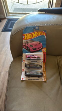 Hot Wheels Nissan skyline & Porsche 911