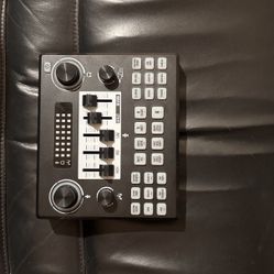 Vivitar Audio Mixer, Multiple Sound Pads & Effects for Vlogging, Black