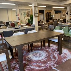 Molinos Dining Table 