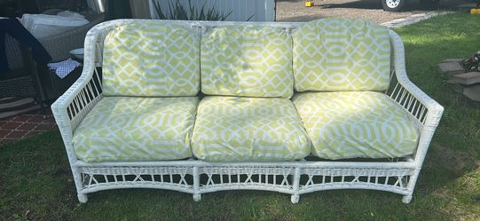 3 piece white wicker set with cushions