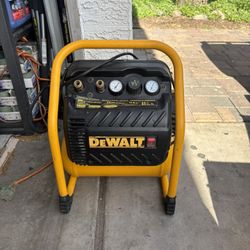 DEWALT 2.5 Gal. Portable Electric Heavy Duty 200 PSI Quiet Air Compressor