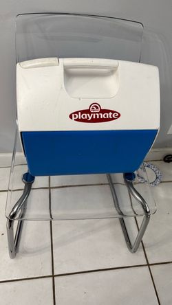 Igloo Playmate Portable Cooler – Blue & Whit