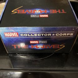 Marvel Collectors Pops Set With Large Shirt