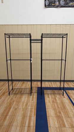 Free standing clothing rack