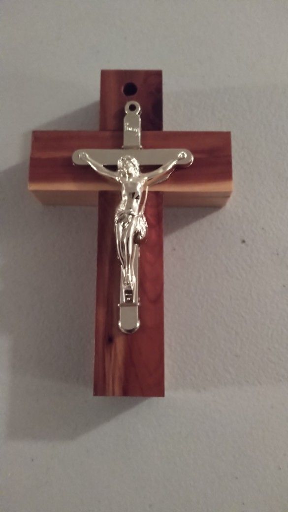 6"X 4" Crucifix (Approx) Red Wood