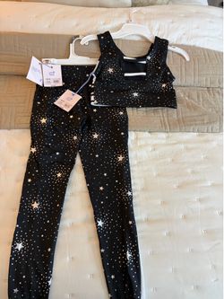 Girl Clothes sizes s-xl. Ropa de nina sizes s-xl vendo por set a $7 oh por mayoreo a buen precio tengo 20 sets de cada uno