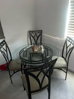 Glass dinning table