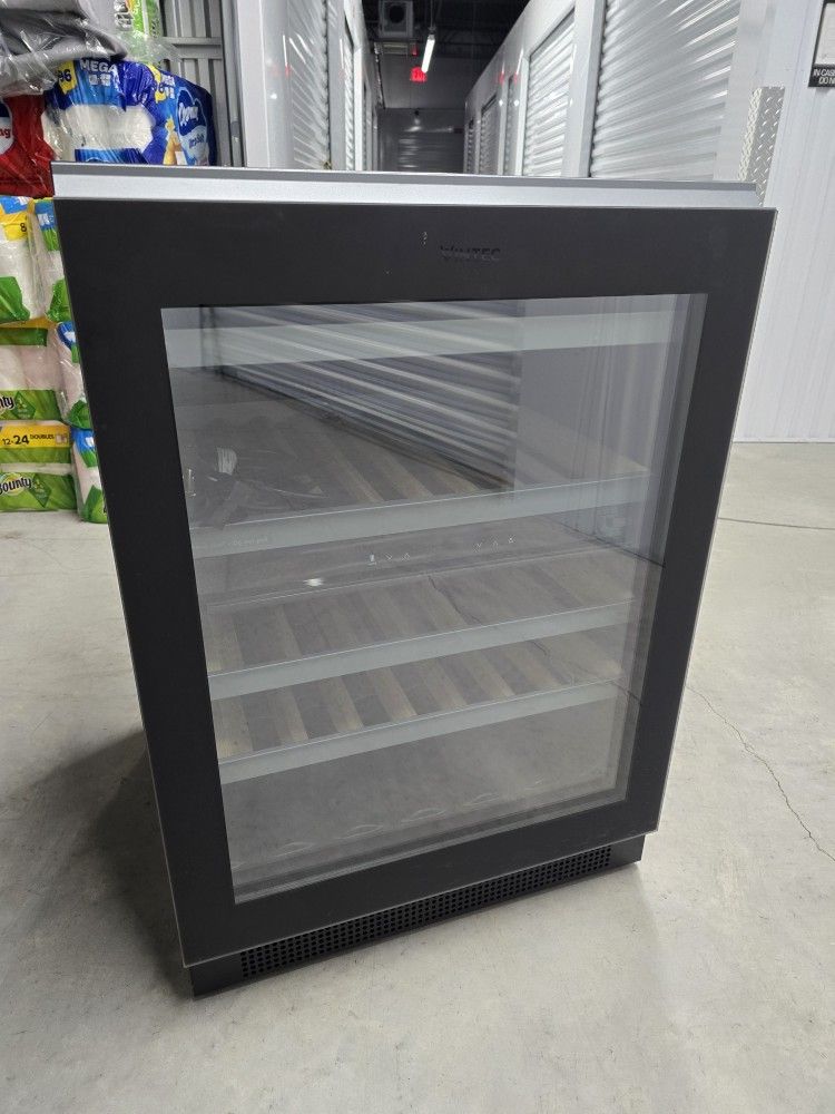 Vintec vwud044bab Dual Zone 23.5'' Freestanding 44 Bottle Wine Refrigerator Not COOLING