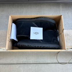 Men’s Black Uggs (size 8.)