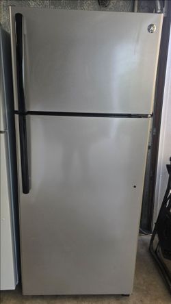 Top Freezer Refrigerator