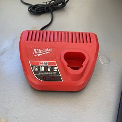 Milwaukee M12 Battery Charger 