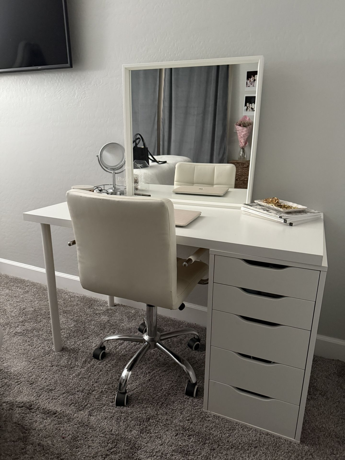Vanity / Desk Set with Mirror & Chair – Great Condition