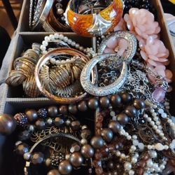 Full Jewelry Box 