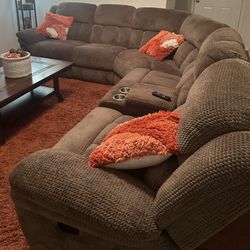 Large 3 Recliner Sectional. Won’t Last!