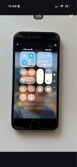 Unlocked IPhone SE 2020 64 GB Pristine Conditions!!