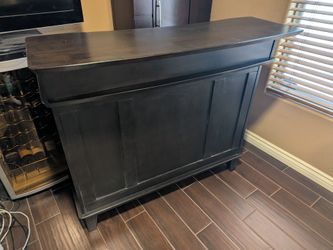 LIQUOR CABINET & BAR