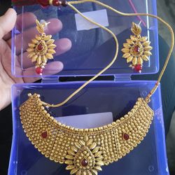 Necklace & Earrings 