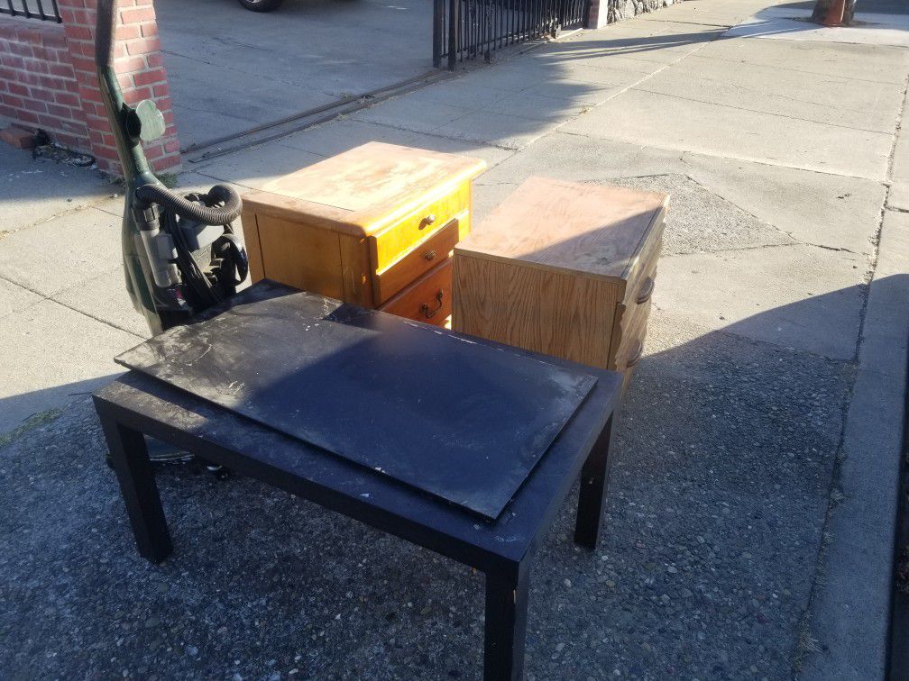 Free end tables