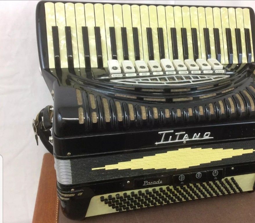 Titano Accordion (acordeón)