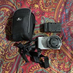 Sony NEX-3N Camera (White) + Battery, Neckstrap, Lenscap, Battery Charger, & Case