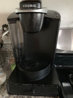 Keurig coffee machine and 80 Keurig cups