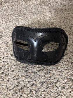 Black masquerade mask with glitter scrollwork