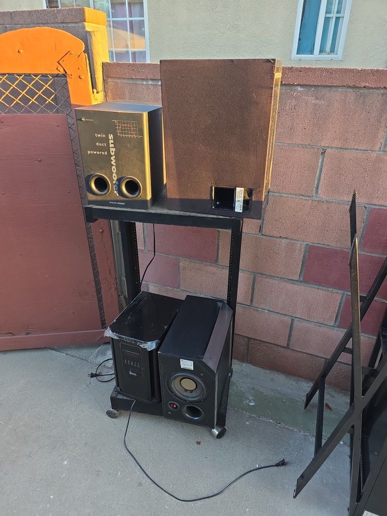 Subwoofers/Speaker/Amplifier 