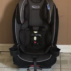 LIKE NEW GRACO SLIM FIT CONVERTIBLE CAR SEAT !!!!