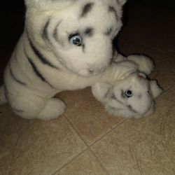 ONE Fiesta White Tiger with Baby Cub Plush EUC 13" Blue Plastic Eyes