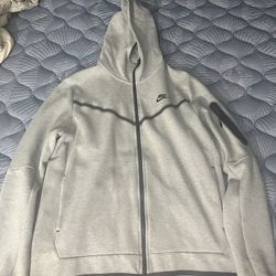 Grey nike tech fleece 