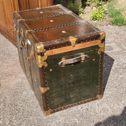 1920s Travel Trunk, Solid! Lockable!